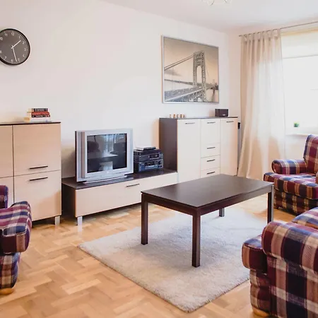 Midtown Hostel *